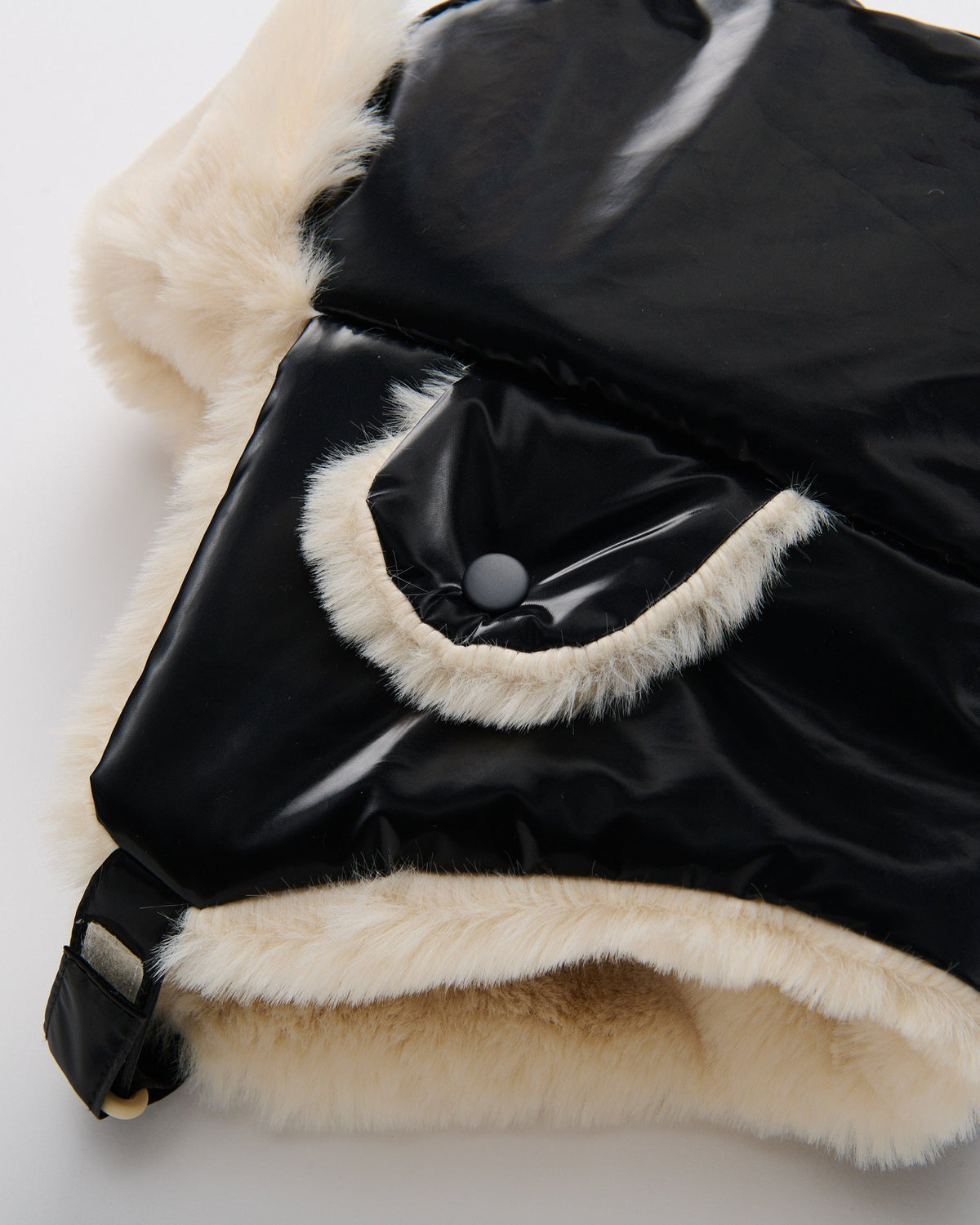 Black Liquid Shine Arctic Faux Fur//