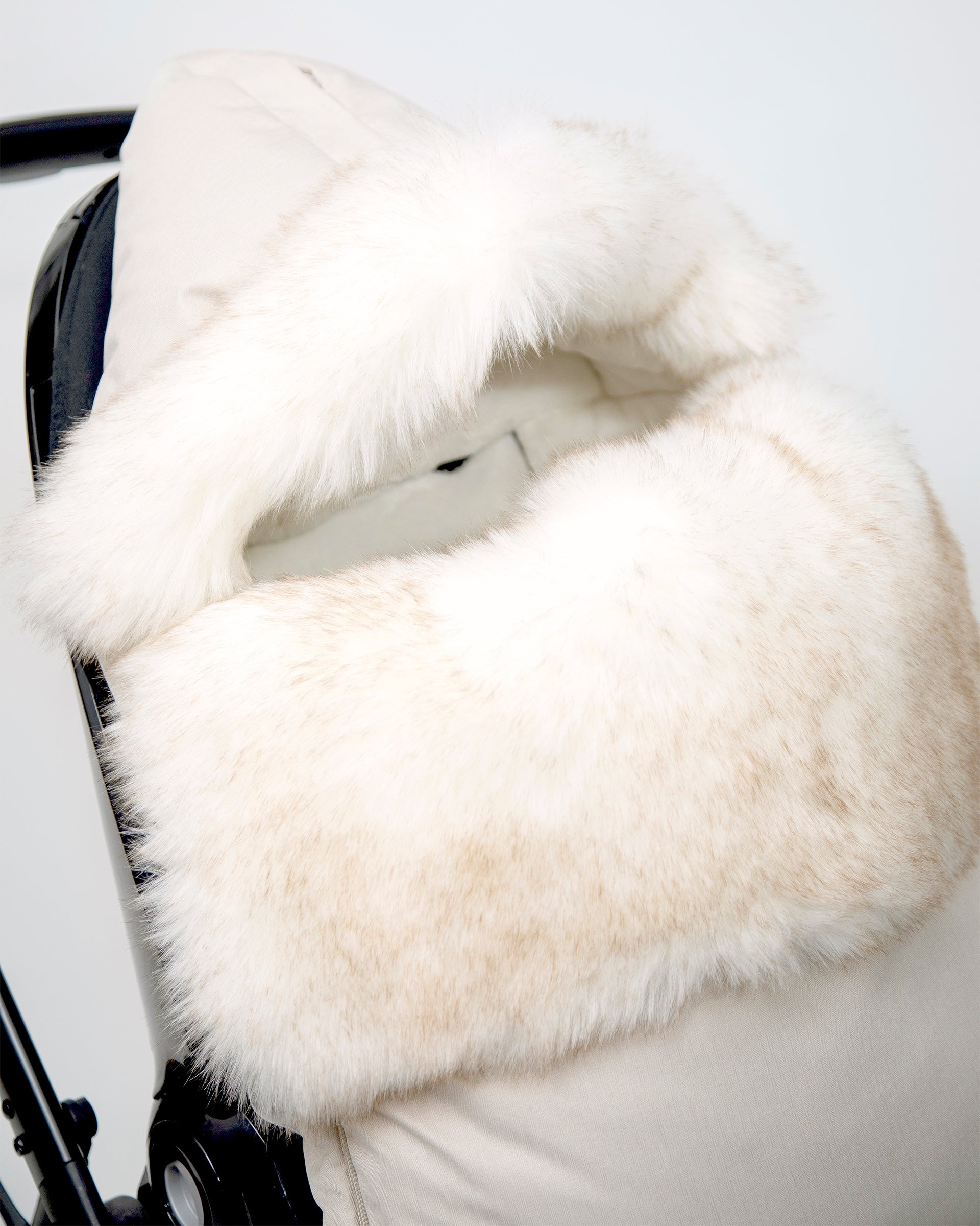 Heather Beige - White Faux Fur//