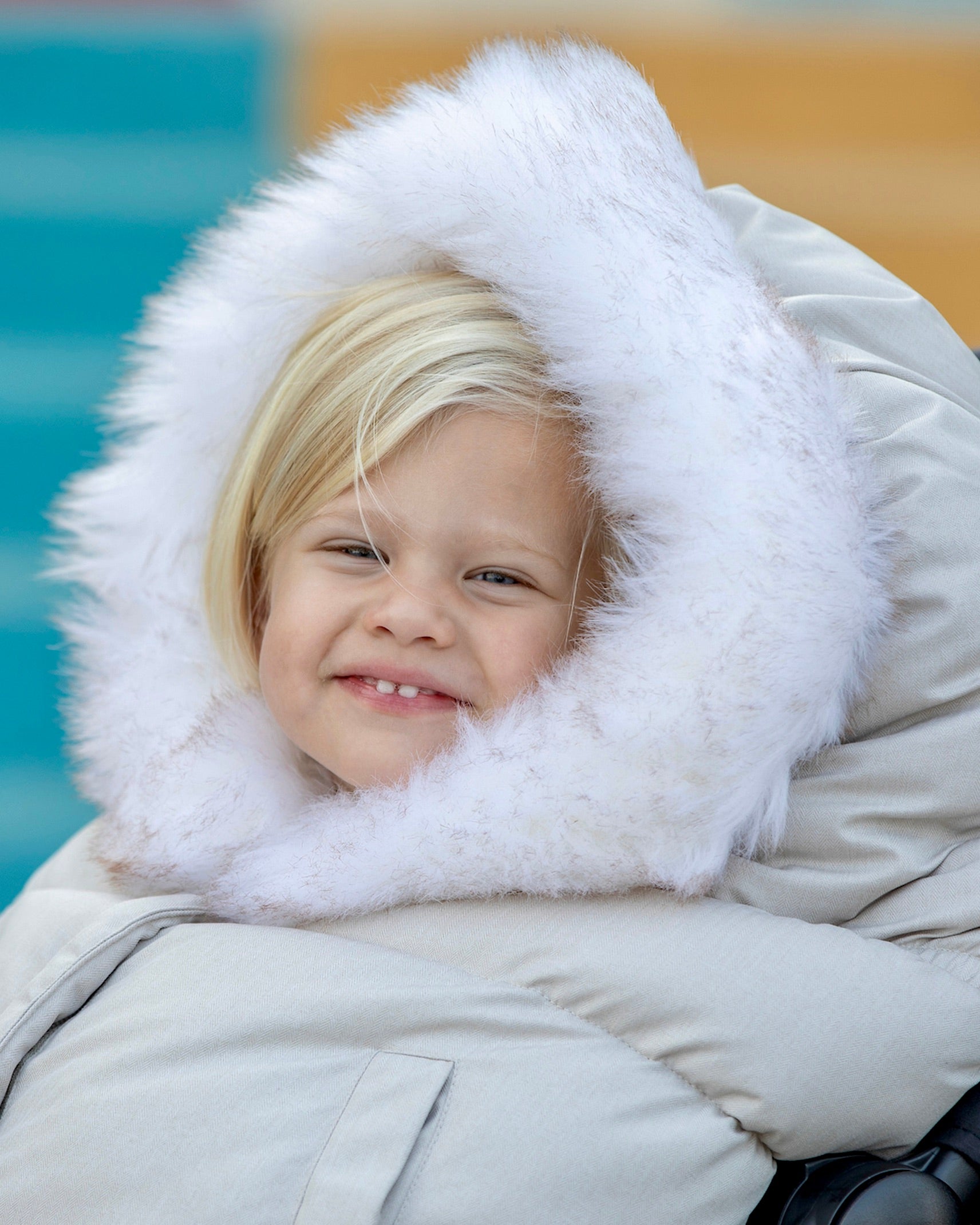 Heather Beige - White Faux Fur//