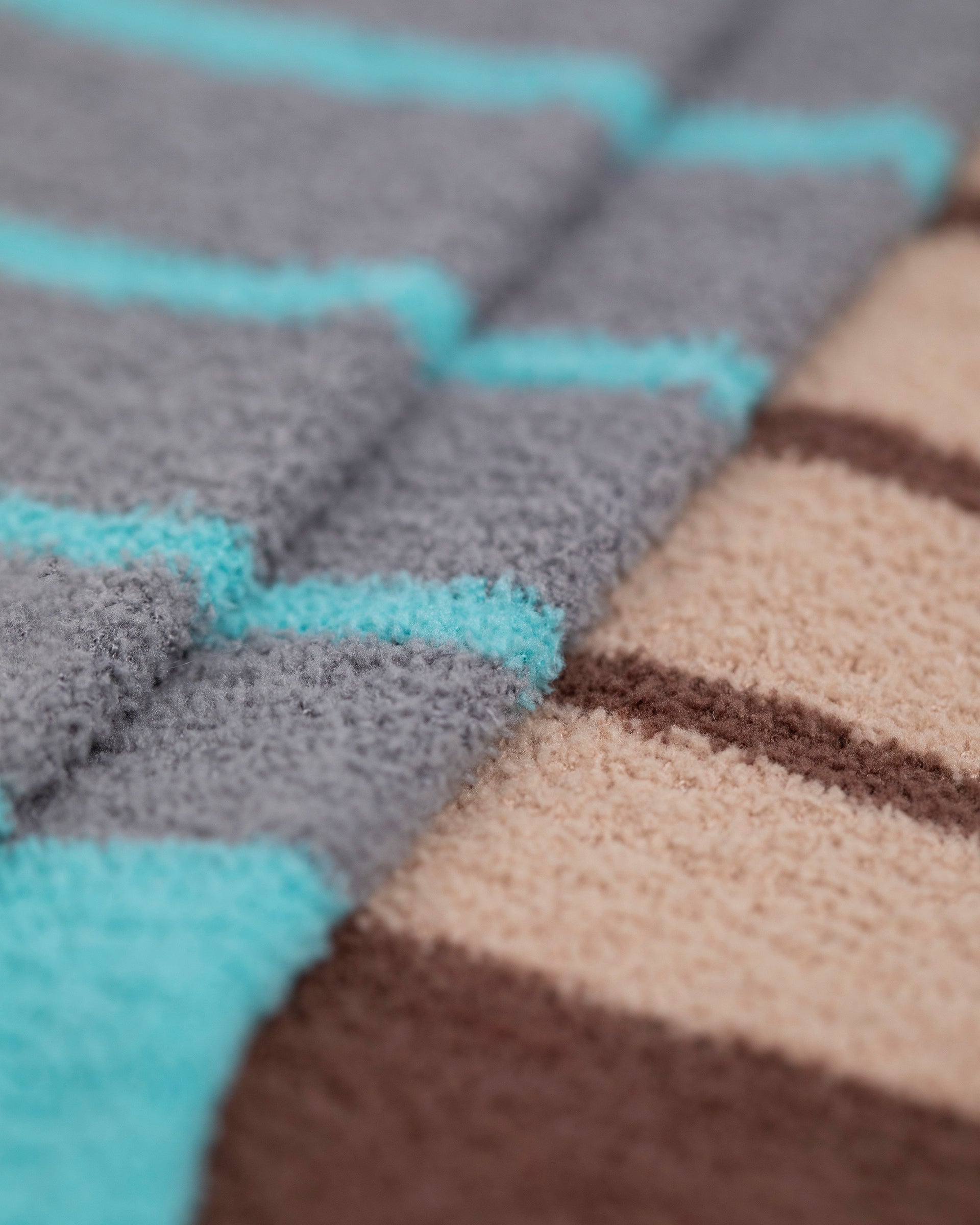 Choco Pecan & Ash Rose Vivid Pink & Gris Bright Cyan//