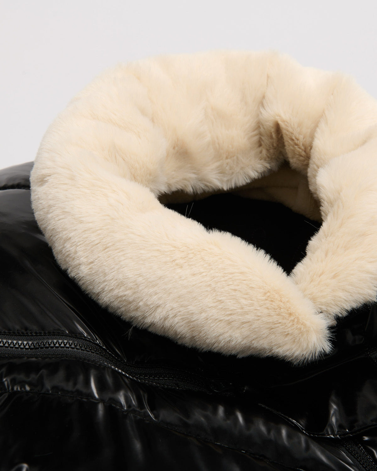 Black Liquid Shine Arctic Faux Fur//