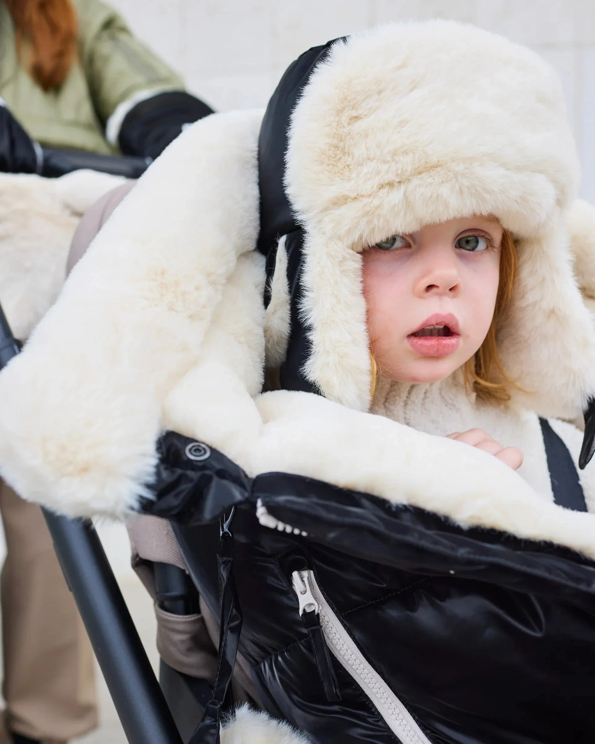 Black Liquid Shine Arctic Faux Fur//