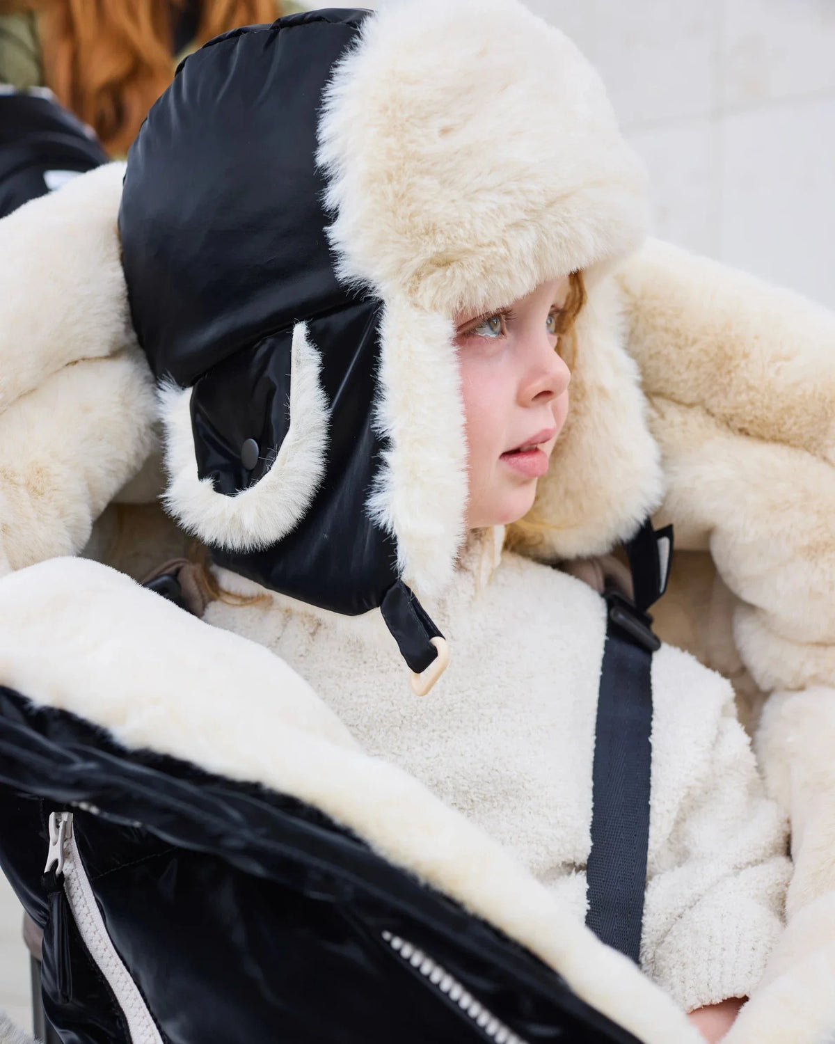 Black Liquid Shine Arctic Faux Fur//