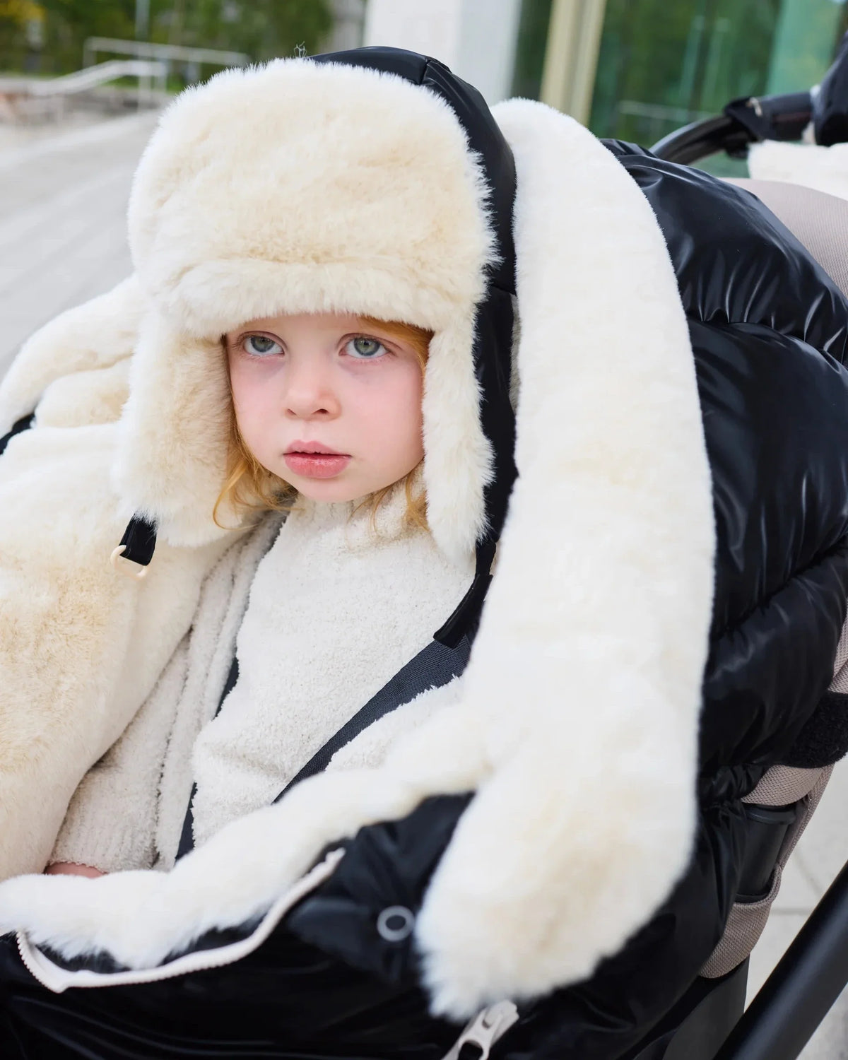 Black Liquid Shine Arctic Faux Fur//