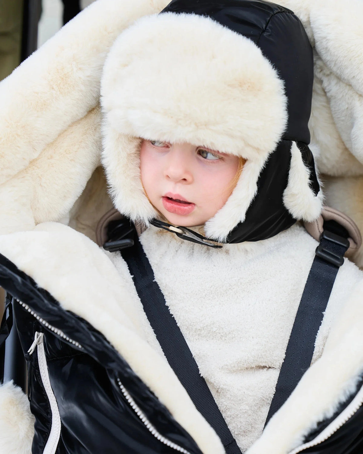 Black Liquid Shine Arctic Faux Fur//