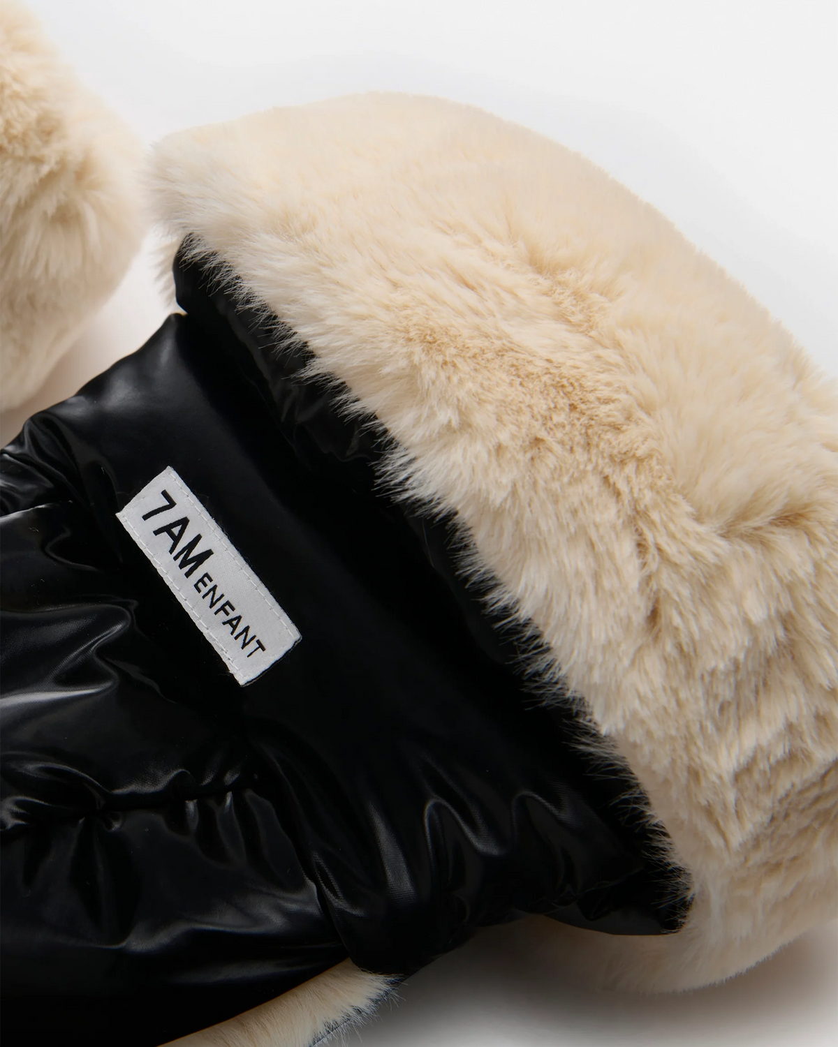 Black Liquid Shine Arctic Faux Fur//